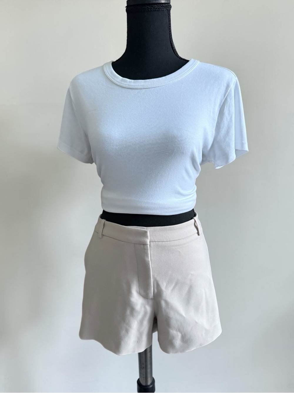 Abercrombie & Fitchburg Low Rise Micro Tailored Cream Short